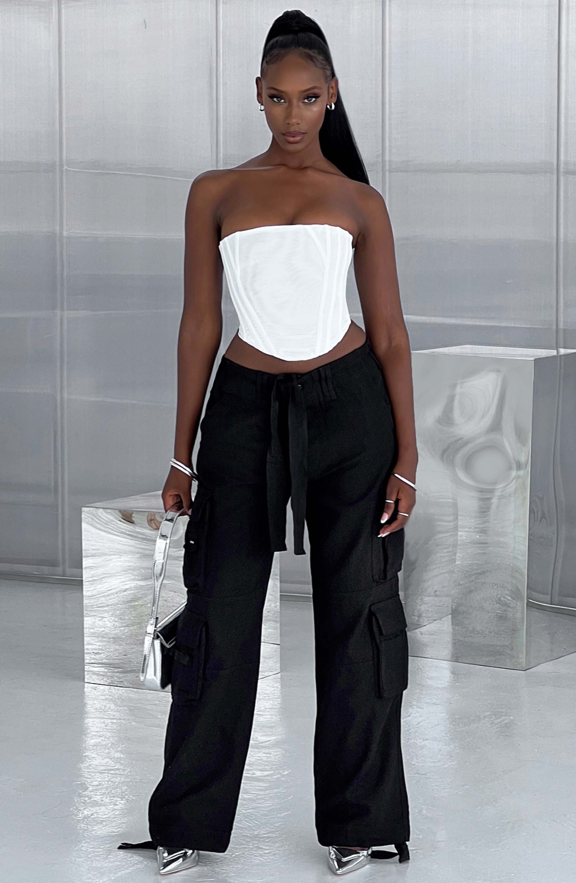 Tinashe - Oversized black low-rise cargo trousers