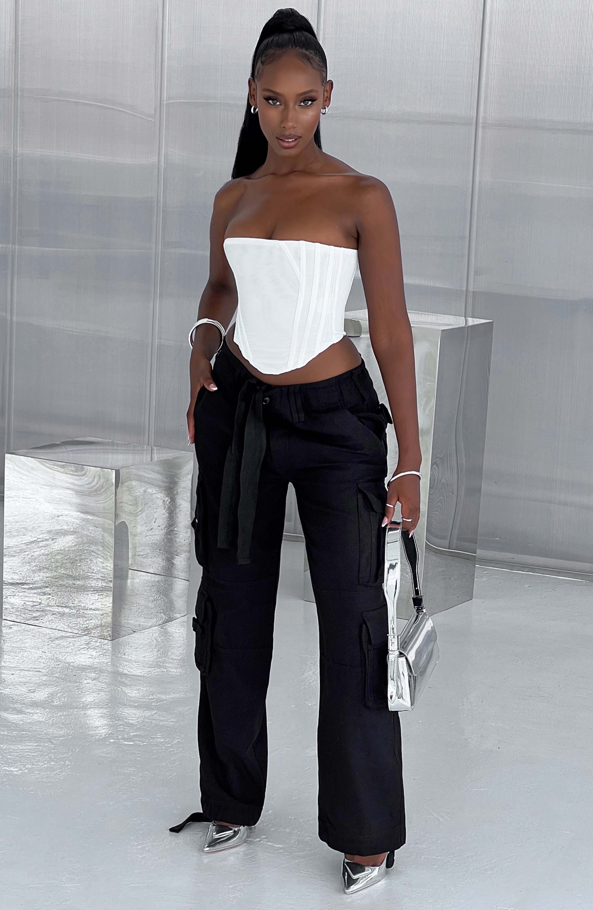 Tinashe - Oversized black low-rise cargo trousers