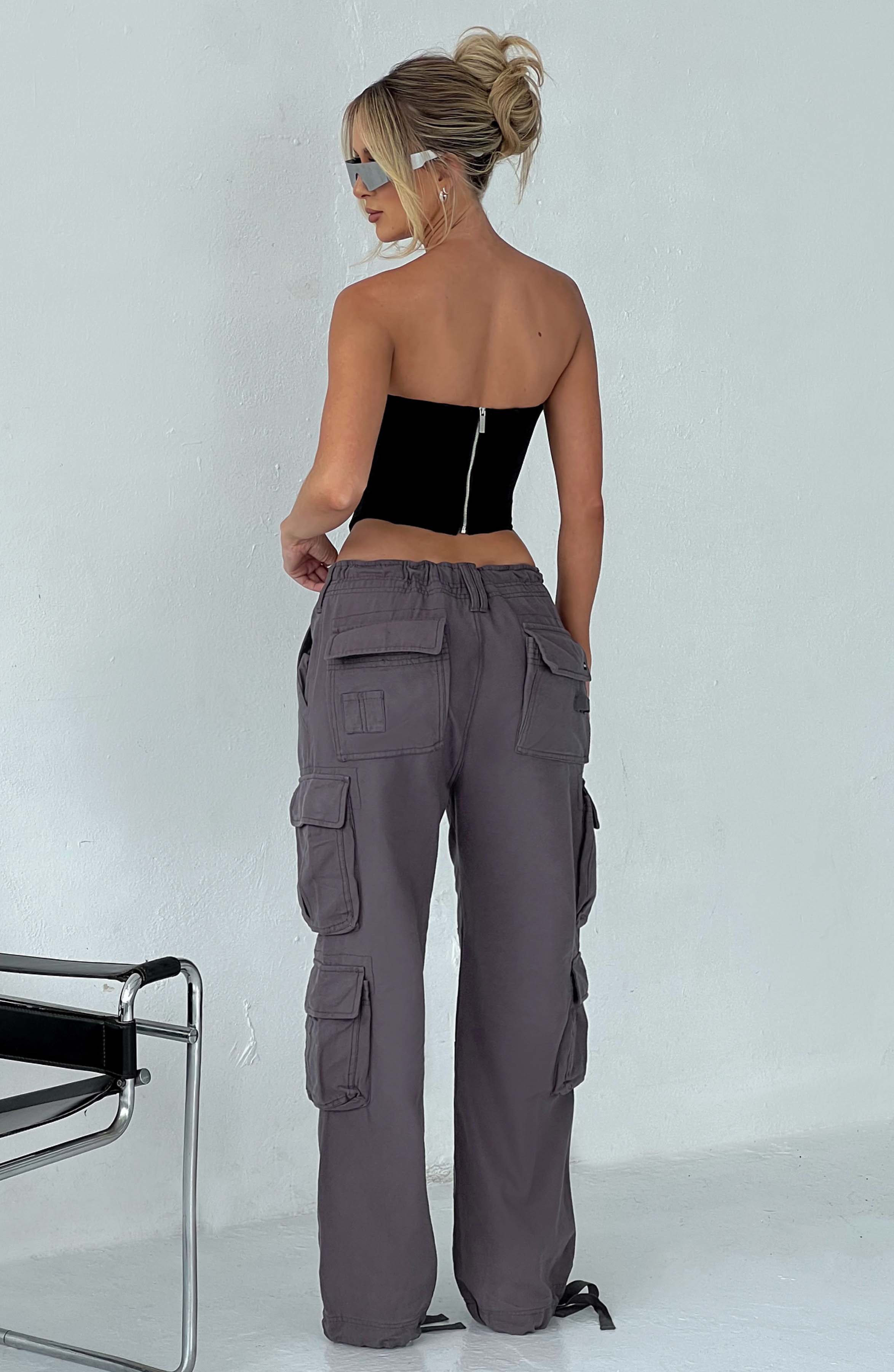 Tinashe - Oversized charcoal low-rise cargo trousers
