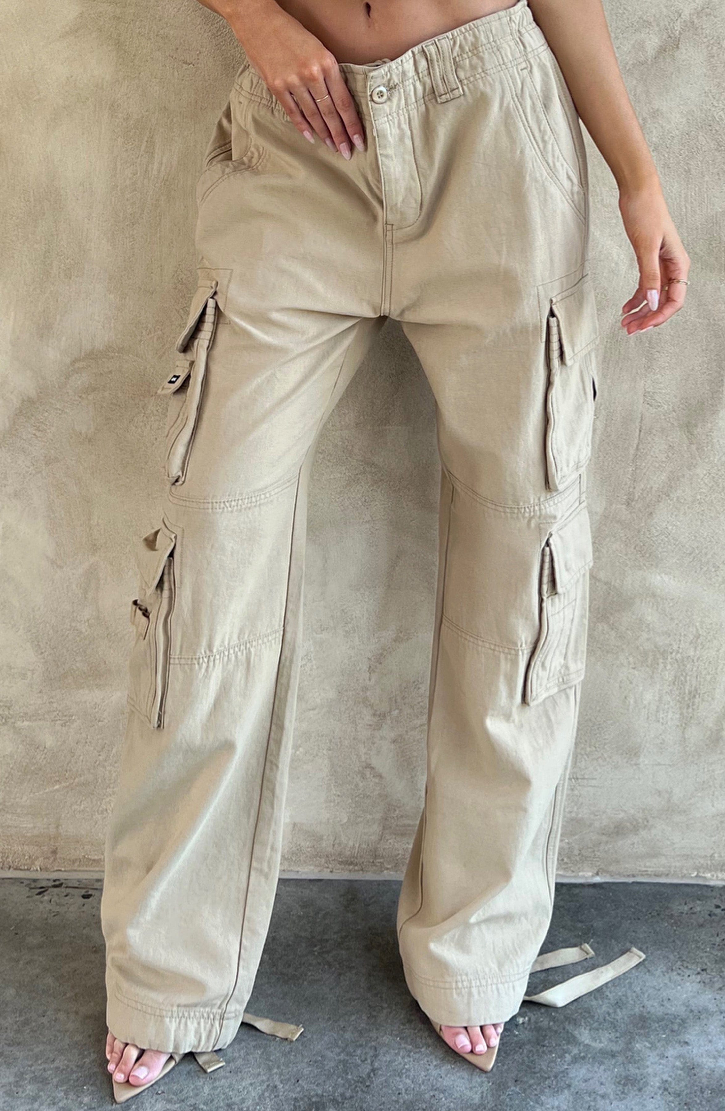 Tinashe - Oversized sand low-rise cargo trousers