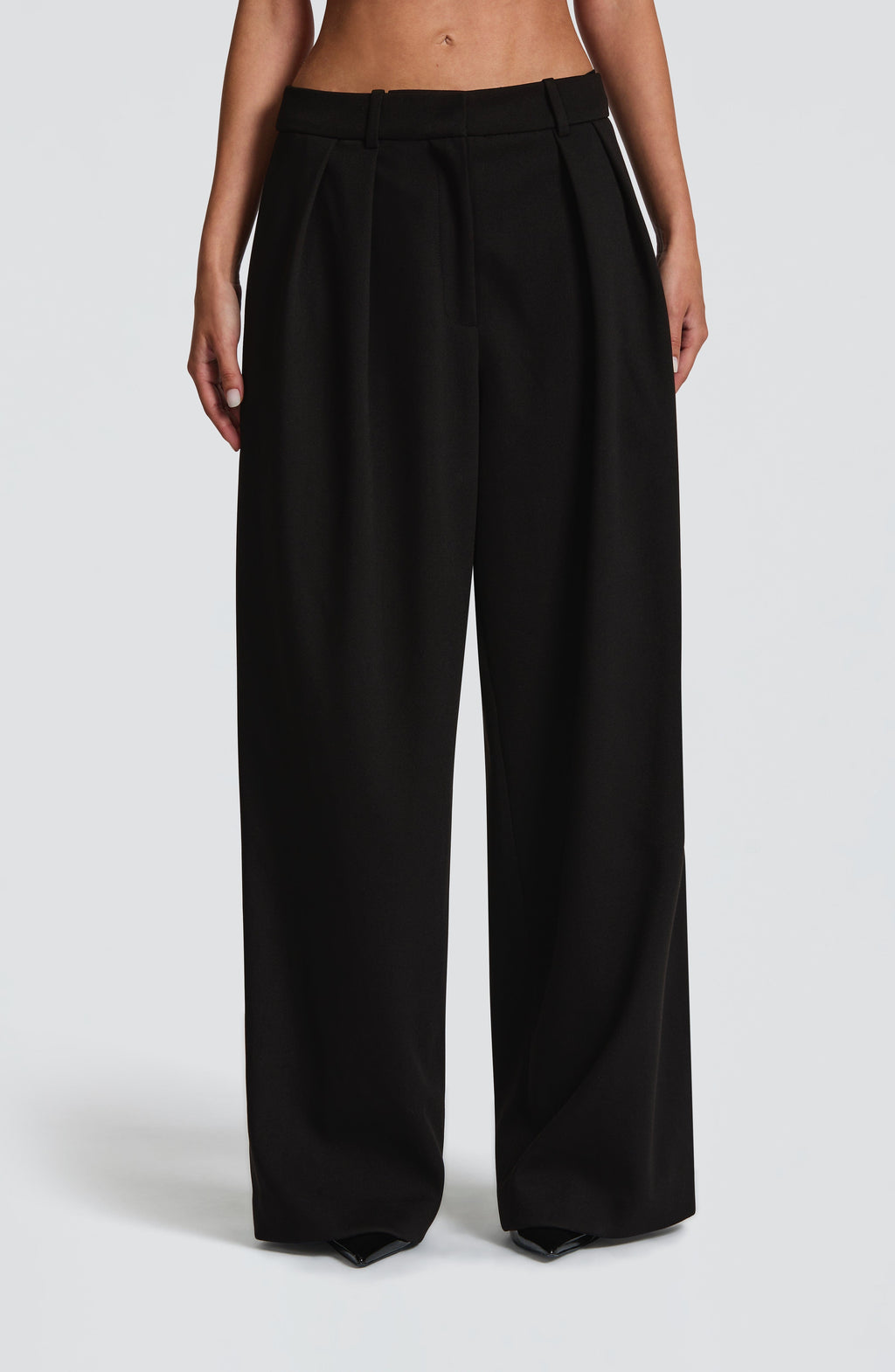 Kirsty - Black pleated low-rise wide-leg trousers
