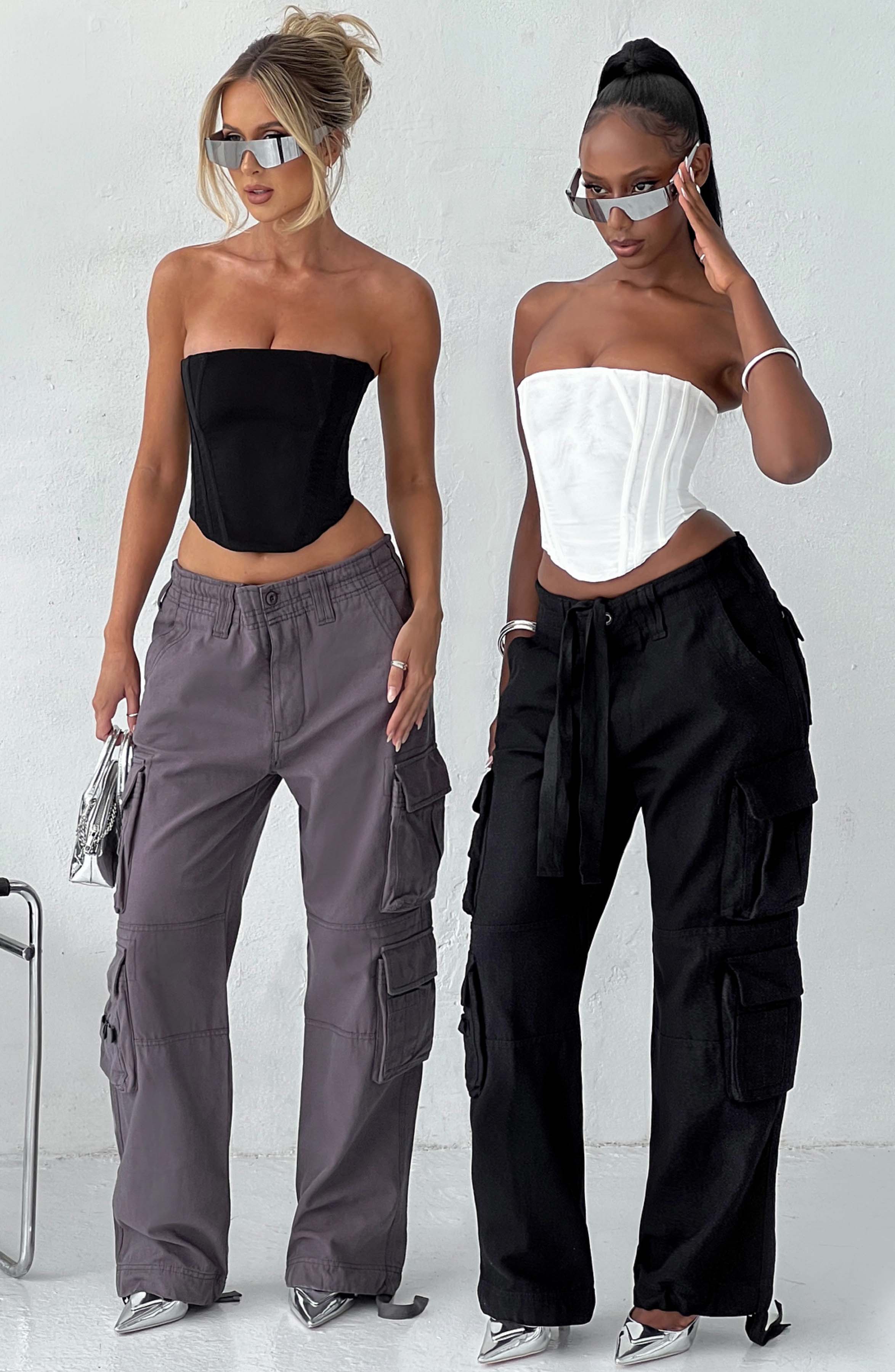 Tinashe - Oversized black low-rise cargo trousers
