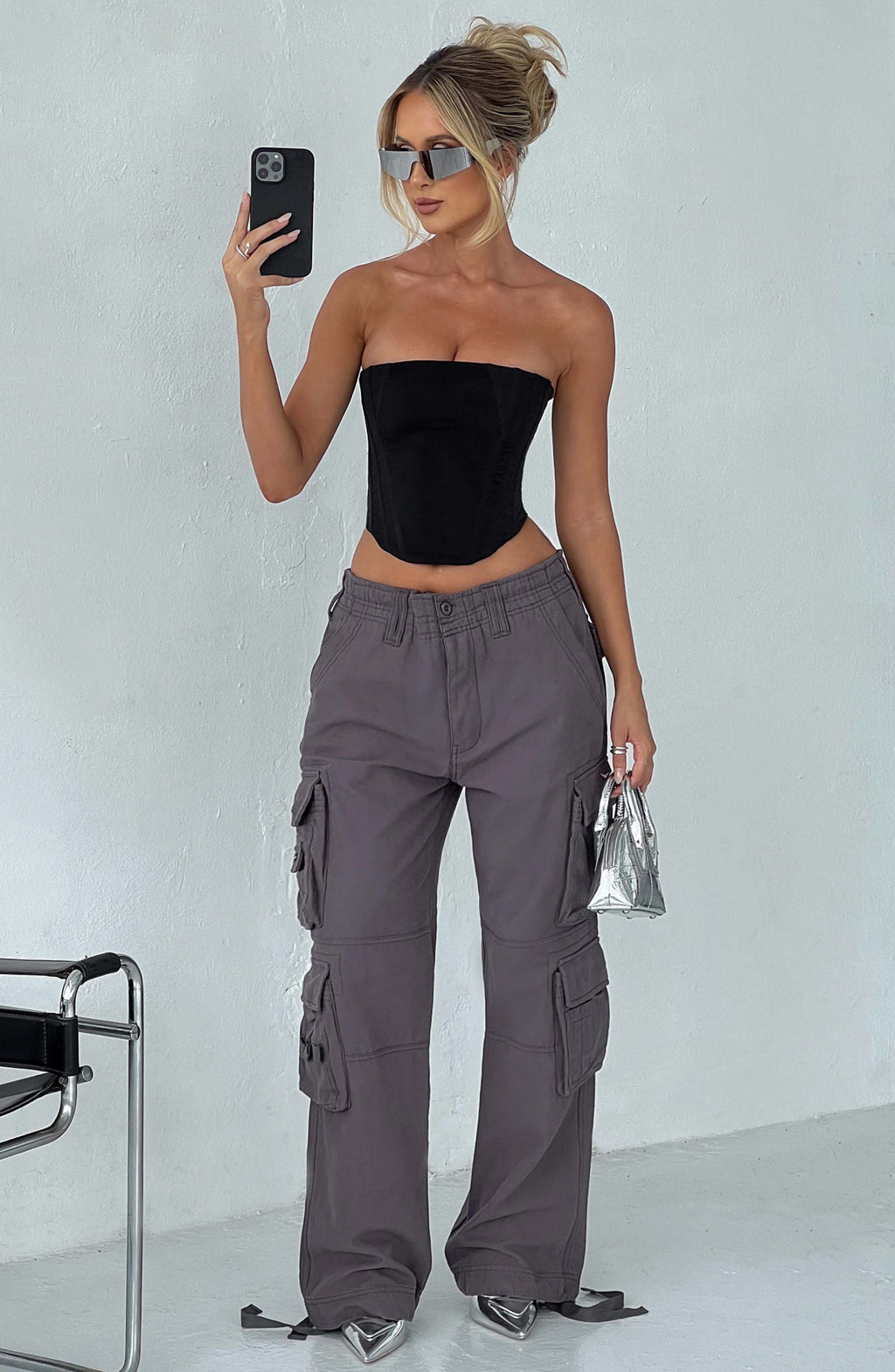 Tinashe - Oversized charcoal low-rise cargo trousers