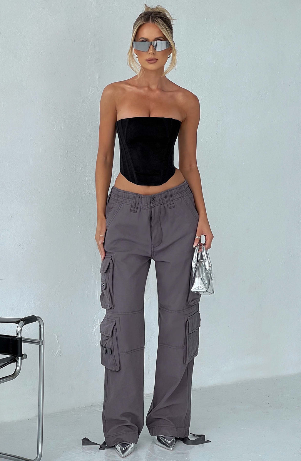 Tinashe - Oversized charcoal low-rise cargo trousers