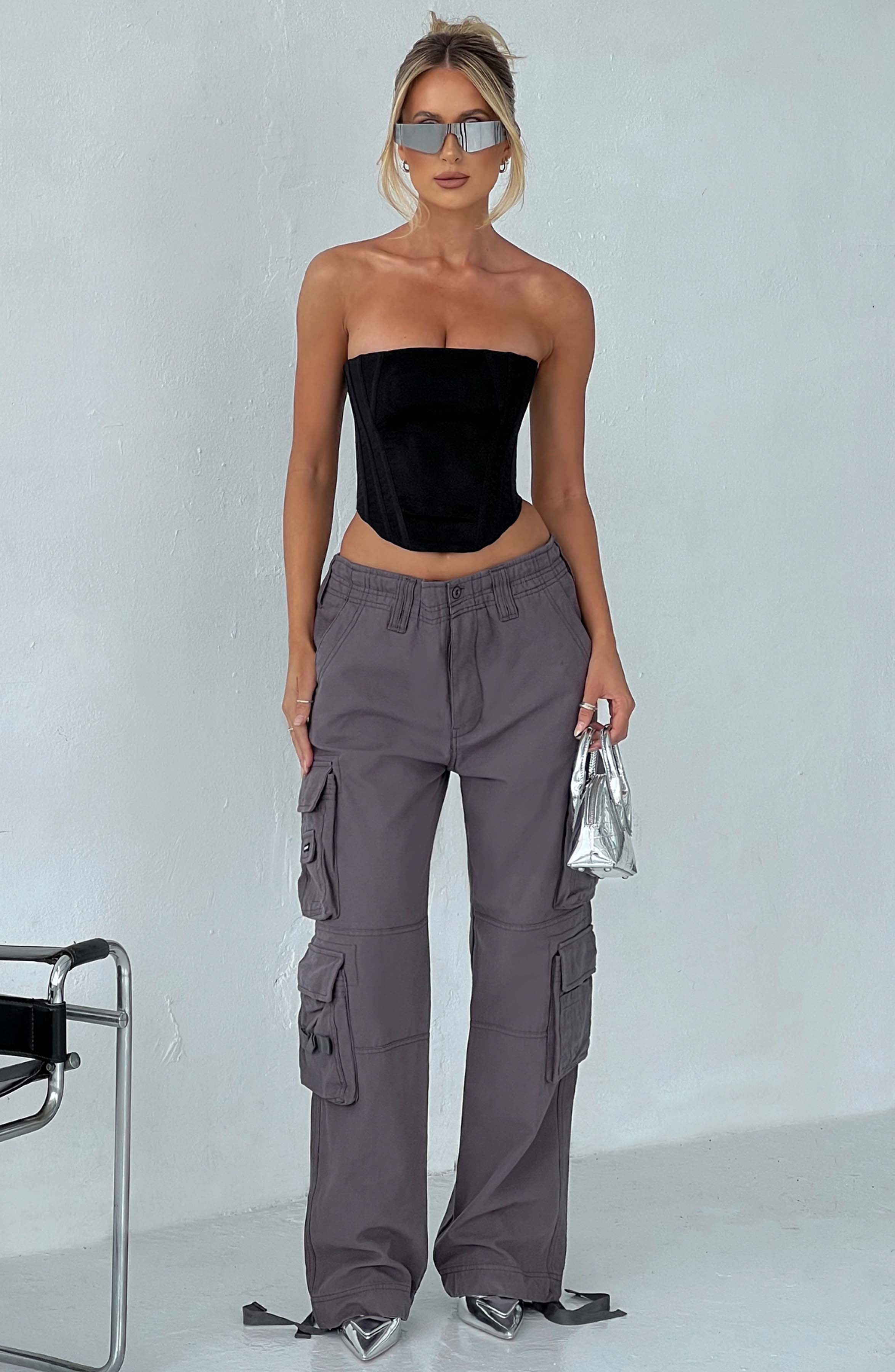 Tinashe - Oversized charcoal low-rise cargo trousers