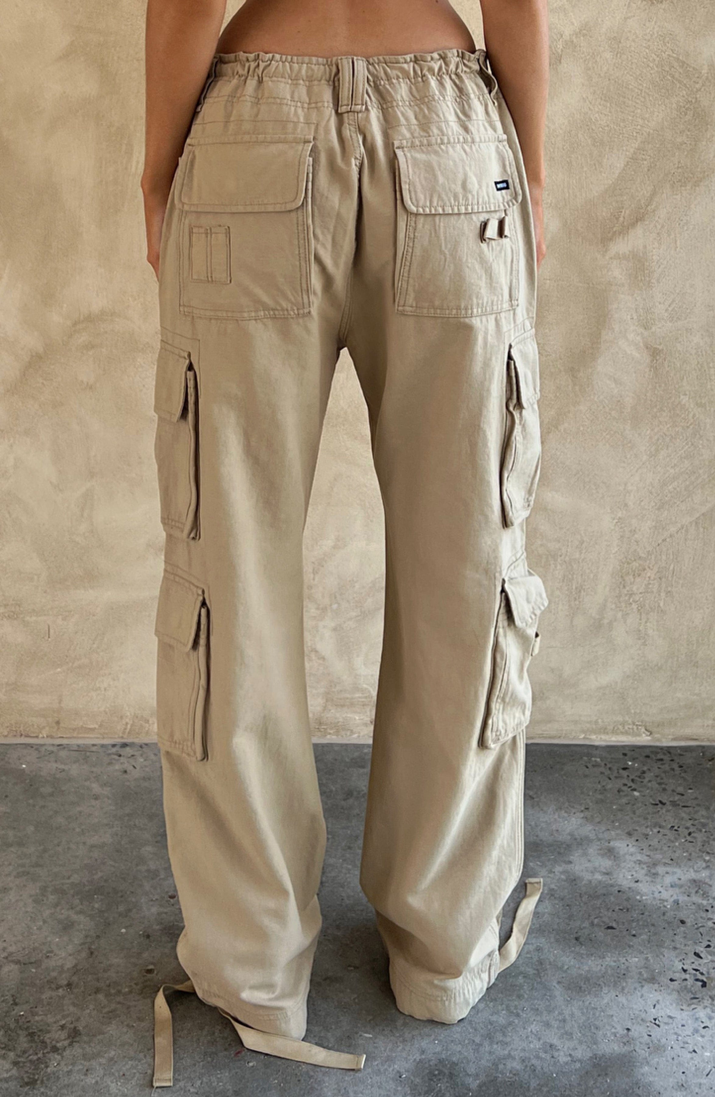 Tinashe - Oversized sand low-rise cargo trousers